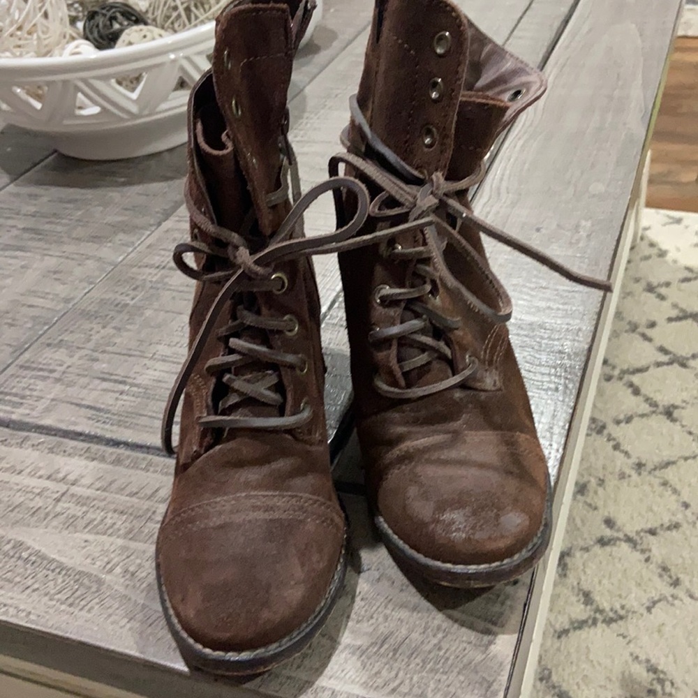 Steve Madden bootie. Size 7 1/2 brown